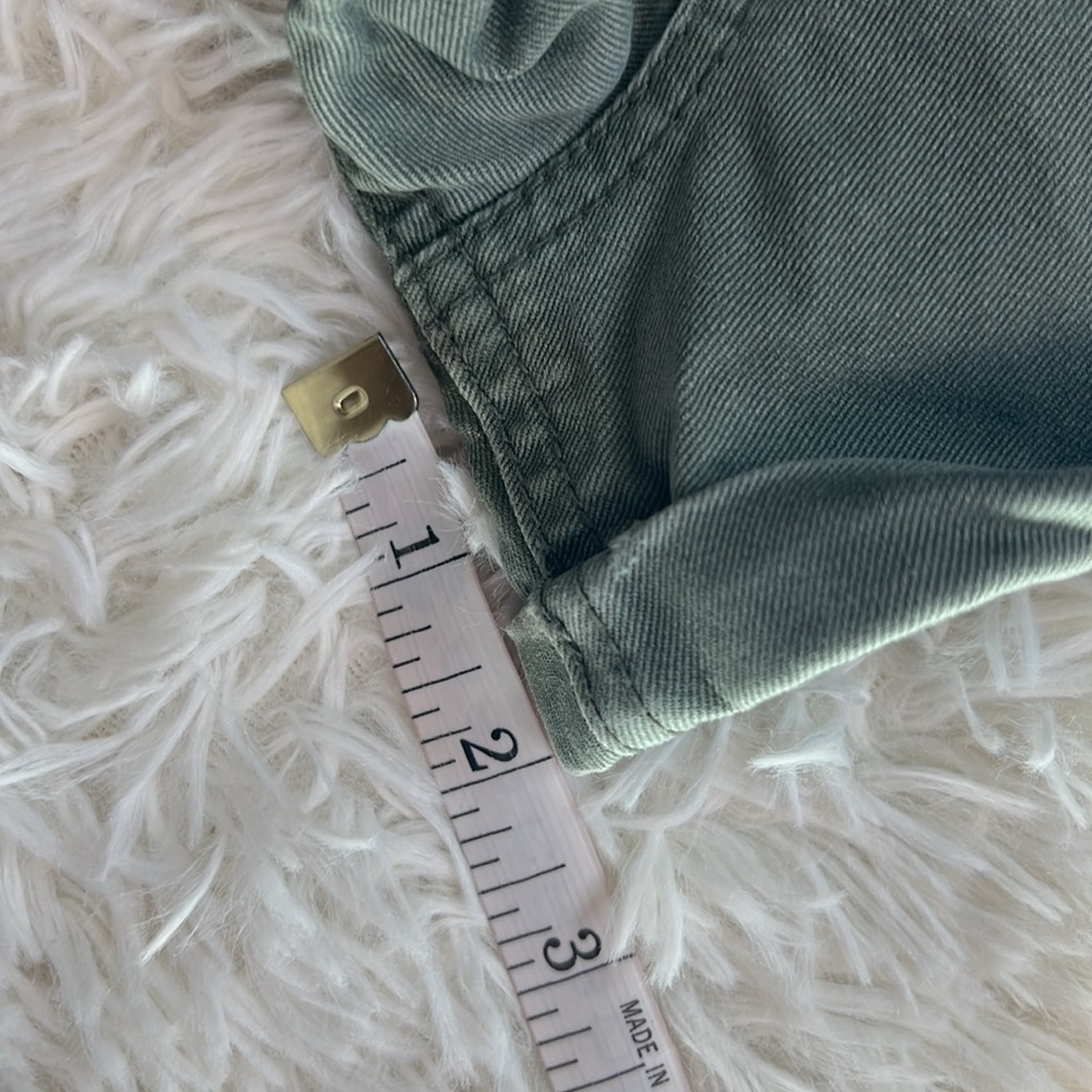 Refuge Size 0 Juniors Olive Green Color Zip-Up Short Shorts - Picture 8 of 9